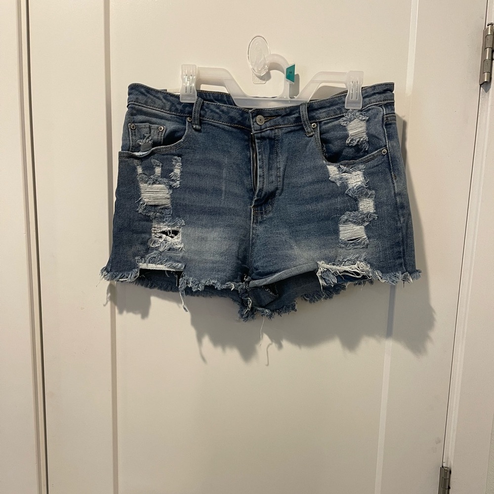 Almost Famous Womens shorts. Sz 13